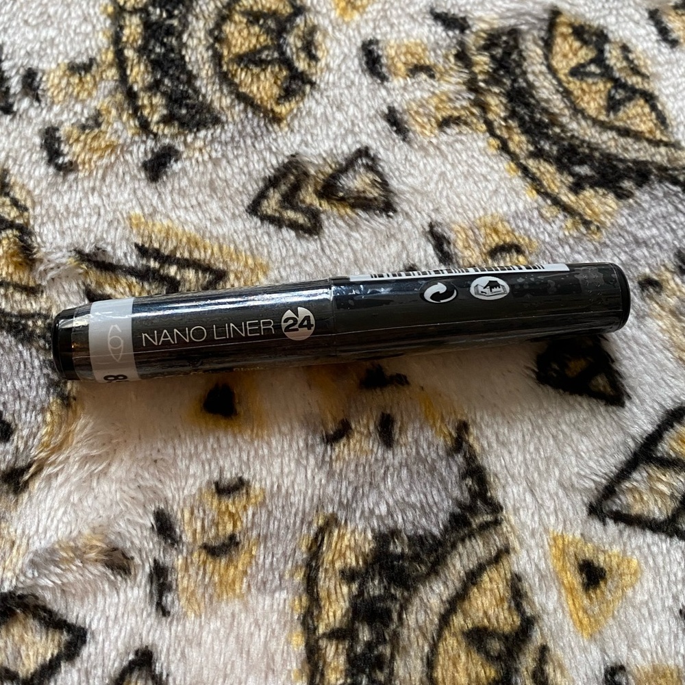 eye liner